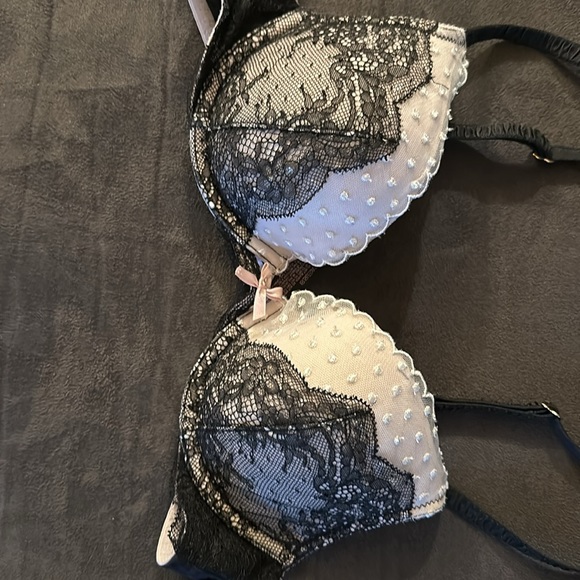 Victory secret bra. Size 36b. Pink and black. - Picture 2 of 4
